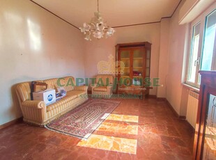 Trilocale con box, Santa Maria Capua Vetere zona villa