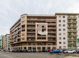 Trilocale con terrazzo a Torino
