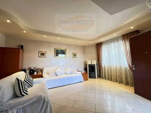 Villa Bifamiliare in Vendita ad Comazzo - 279000 Euro