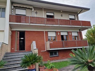 villa bifamiliare in Vendita ad Forte Dei Marmi - 1500000 Euro