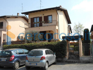 Villa in vendita a Robecco Sul Naviglio