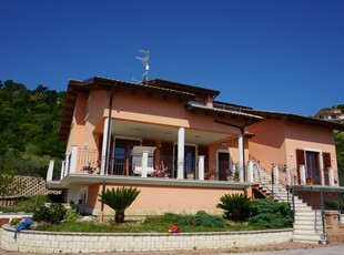 Villa in vendita a Roseto Degli Abruzzi