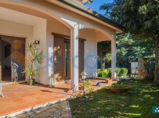 Villa in vendita in Via A. Gabelli 25, Rosignano Marittimo