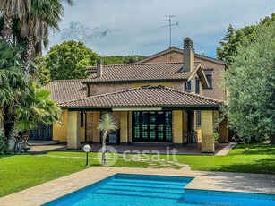 Villa in Vendita in Via Alcmane 5 a Roma