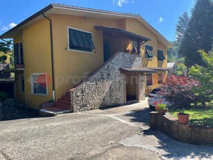 Villa Singola in Vendita ad Barga - 310000 Euro