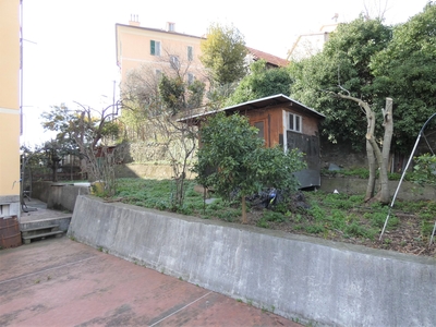 Appartamento con giardino in via lodi 94, Genova