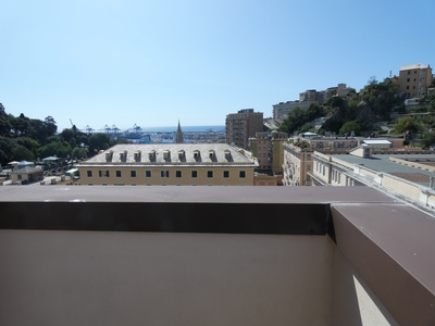 Attico con terrazzo in piazza sopranis 36d, Genova