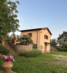 Casa vacanze 'Relax nella Campagna Viterbese' con giardino privato e Wi-Fi
