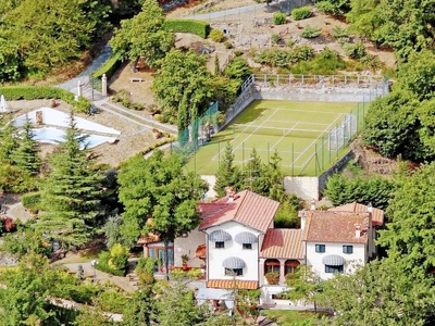 Incantevole casa a Pistoia con barbecue e piscina