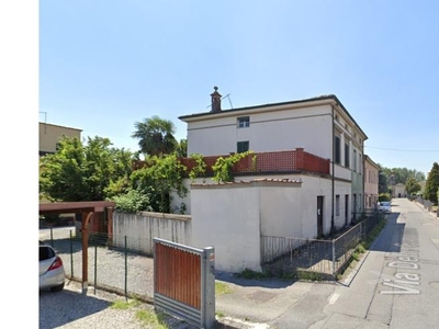 Palazzo/Stabile in vendita a Lucca, Zona San Marco, Via Delle Cornacchie 366