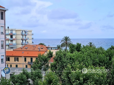 Trilocale vista mare a Albenga