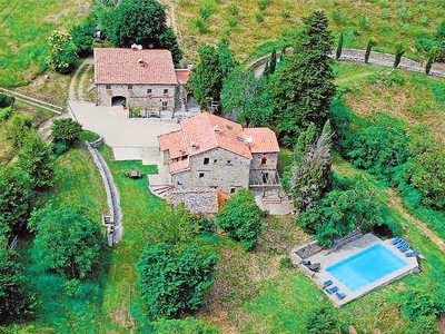 Casa a Caprese Michelangelo con giardino, terrazza e piscina