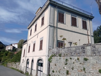 Villa con terrazzi a Fivizzano