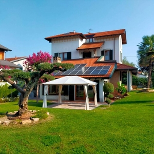 Prestigiosa villa di 381 mq in vendita Via dell'Ecologia, Varese, Lombardia