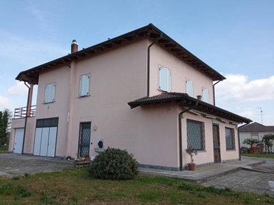 Tenuta-complesso in vendita a Mortara Pavia