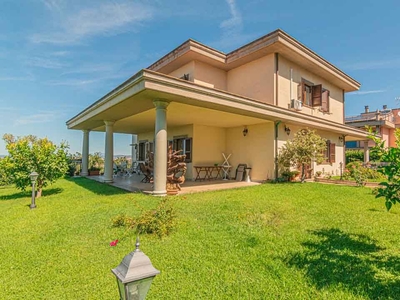 Villa in vendita a Viterbo Pietrare