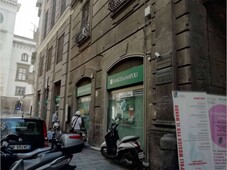 Filiale Bancaria in vendita a Napoli via Tribunali 207