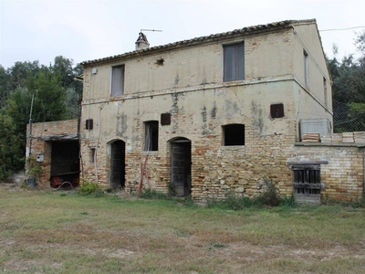 rustico / casale in vendita a Massignano