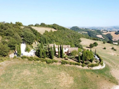 rustico / casale in vendita a Montefelcino