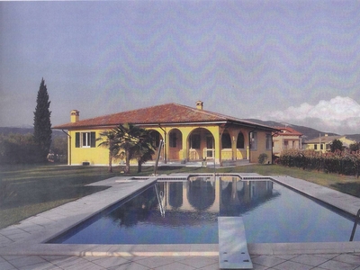 Villa in ottime condizioni a Costermano