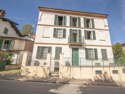 villa indipendente in vendita a Castana