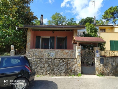 villa indipendente in vendita a Pistoia