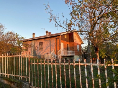 villa indipendente in vendita a Terenzo