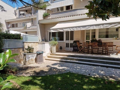 villa indipendente in vendita a Terracina