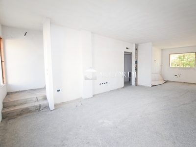 Appartamento bifamiliare a Vedelago, 7 locali, 2 bagni, 212 m²