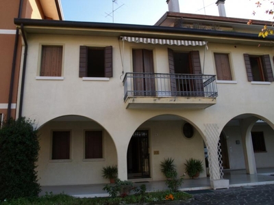 Appartamento in Via Galvani, Villorba, 5 locali, 3 bagni, posto auto