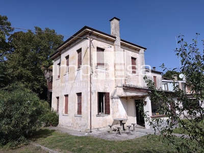 Casa indipendente in Viale Felissent, Treviso, 8 locali, 2 bagni