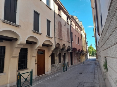 Palazzo a Treviso, 10 locali, 3 bagni, 180 m², terrazzo in vendita