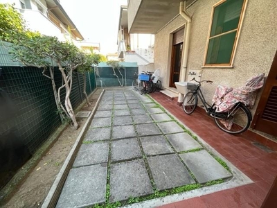 Trilocale con giardino, Viareggio migliarina