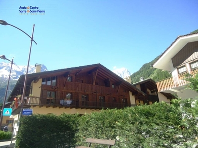 Trilocale in Entreves, Courmayeur, 1 bagno, con box, 90 m², 1° piano