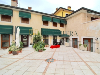 Trilocale in Via Rocca, Peschiera del Garda, 1 bagno, con box, 79 m²