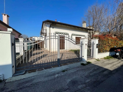 Villa a Venezia, 6 locali, 2 bagni, giardino privato, posto auto