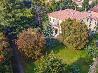 Villa in Via Corno, Sommacampagna, 10 locali, 5 bagni, con box, 406 m²