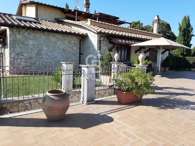 Villa singola in Contrada San Pietro, Soriano nel Cimino, 12 locali