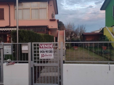 Appartamento in vendita ad Adria via adria Via r. Malfatti, 0