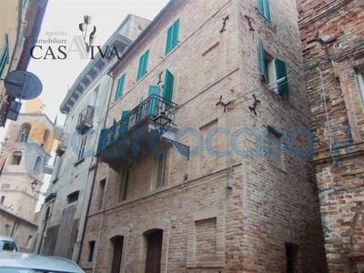 Casa singola da ristrutturare, in vendita in Via Margherita 63, Castignano