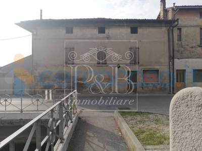 Rustico casale da ristrutturare, in vendita in Via Vittorio Emanuele, Isorella