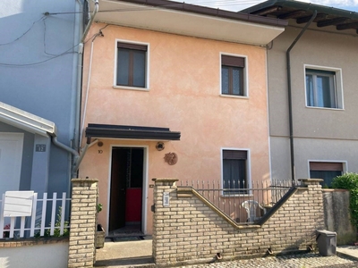 Villa a Schiera in vendita a Porto Viro corso Risorgimento, 37/a