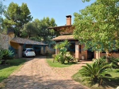 Villa in ottime condizioni, in vendita in Via Bucefalo, Itri