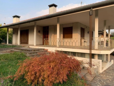 Villa in vendita a Montebelluna via Monte Meate