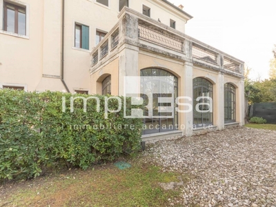Villa in vendita a Treviso piazza Silvio Trentin
