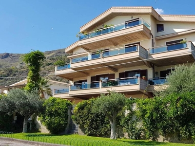 Prestigioso appartamento in vendita Via Alcide De Gasperi, Taormina, Sicilia