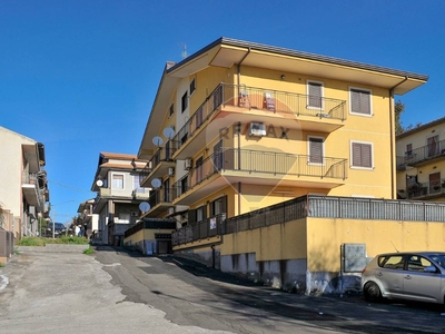 Appartamento in Via VII Retta levante, Belpasso, 80 locali, 1 bagno