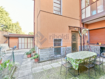 Casa indipendente in VIA PRIMAVERA, Desio, 5 locali, 2 bagni, 170 m²