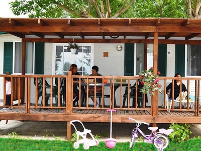Casa mobile Deluxe con veranda coperta vicino al Lago Trasimeno