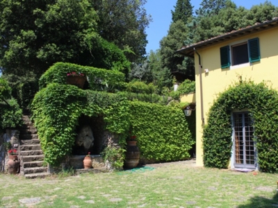 Villa a Firenze, 6 locali, 3 bagni, giardino privato, 180 m², terrazzo